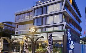 Lucky Monkey Hotel